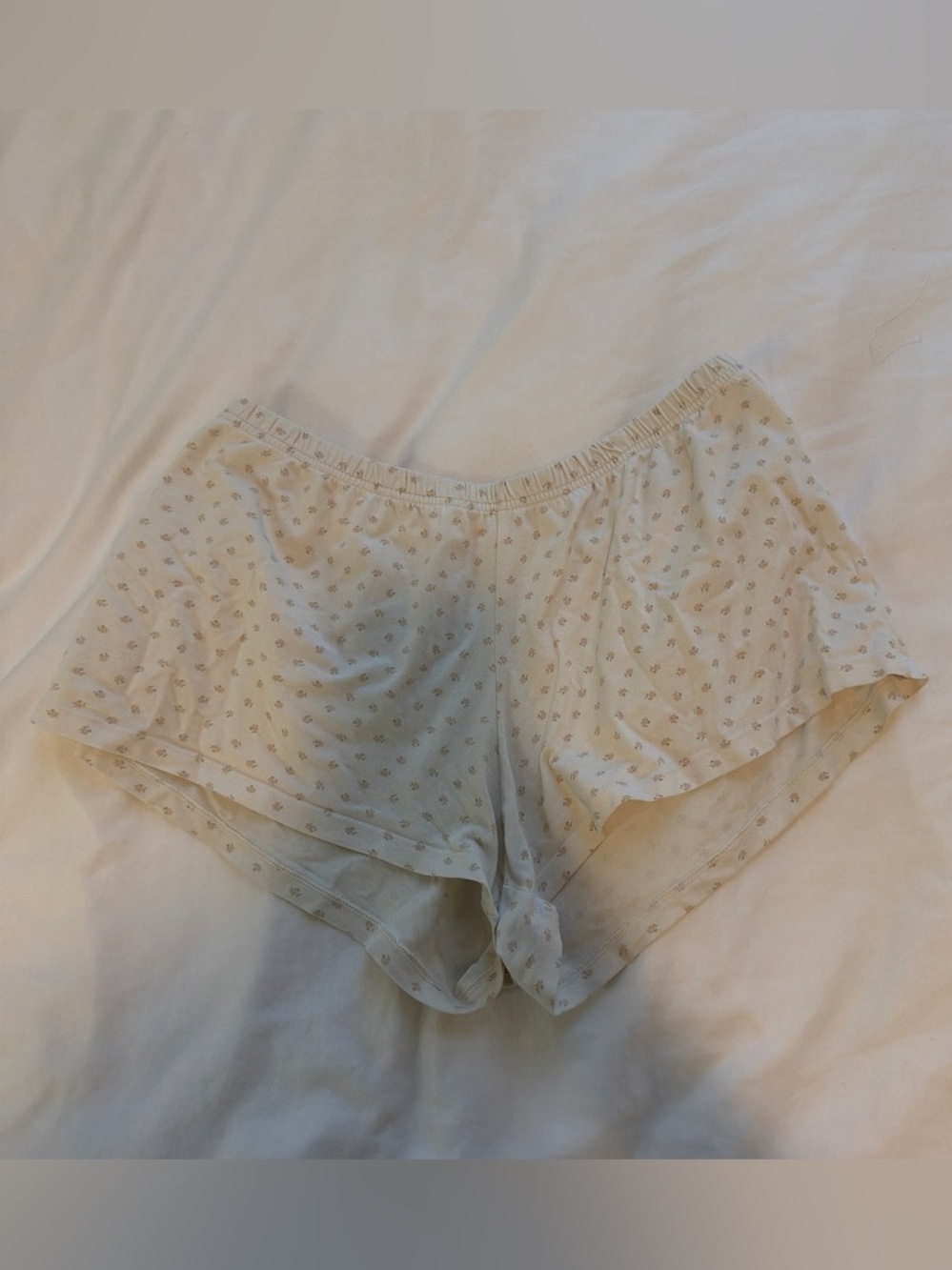 brandy melville cream floral basic shorts